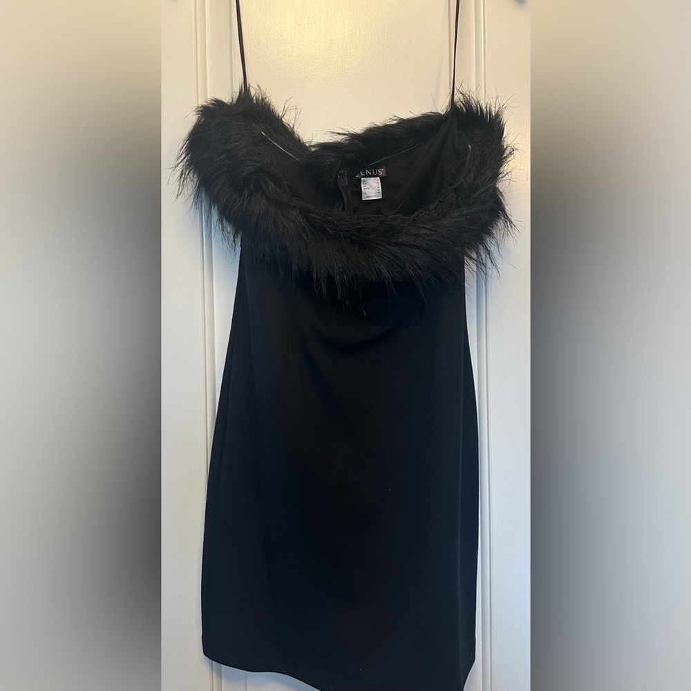 VENUS Size 4 Women Black Strapless Bodycon Zip Mini Cocktail Dress w/ Faux Fur